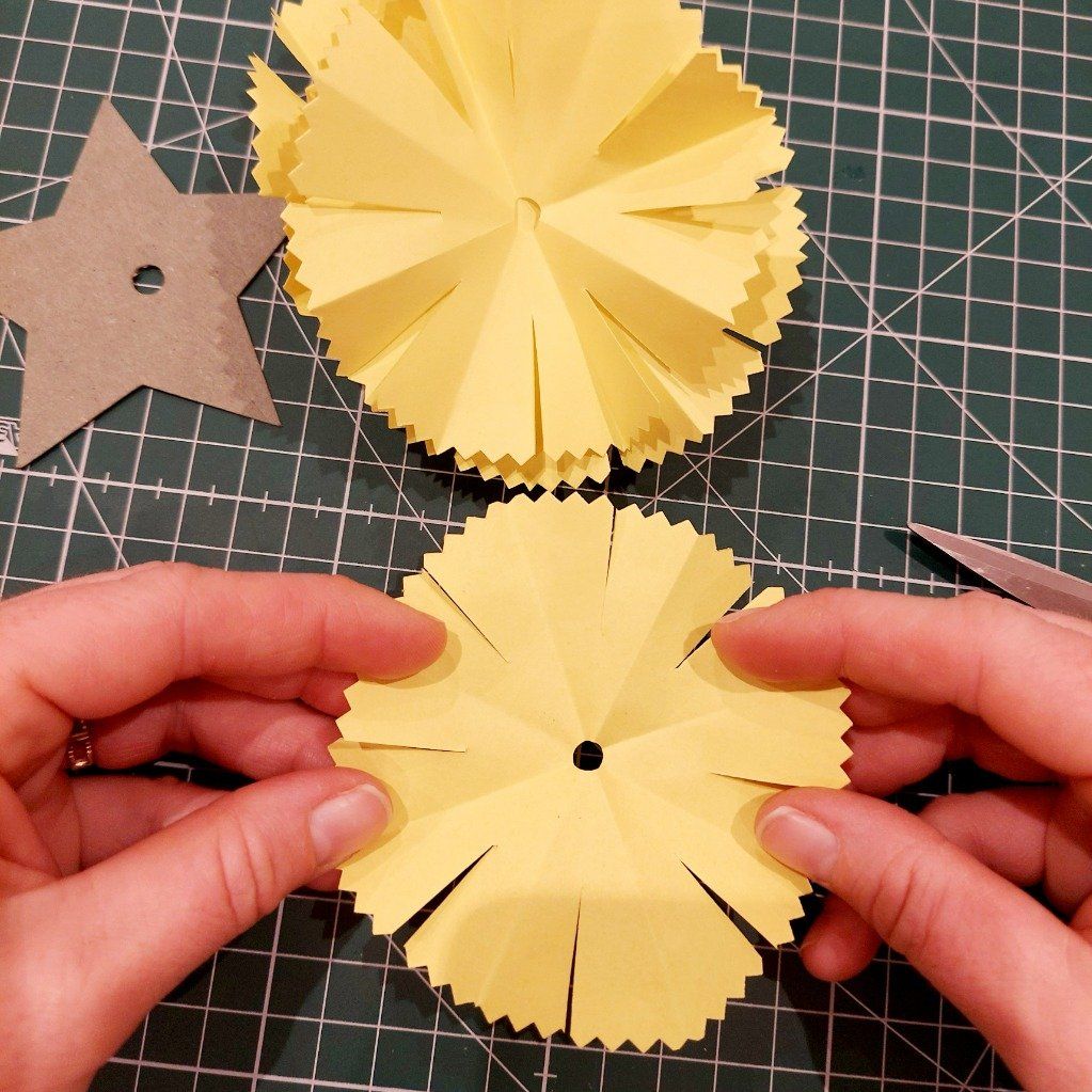 7) Déplier chaque papiers.